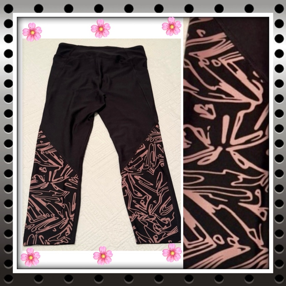 Under Armour capri leggings - black & rose gold - large. Thigh pockets. Great!
